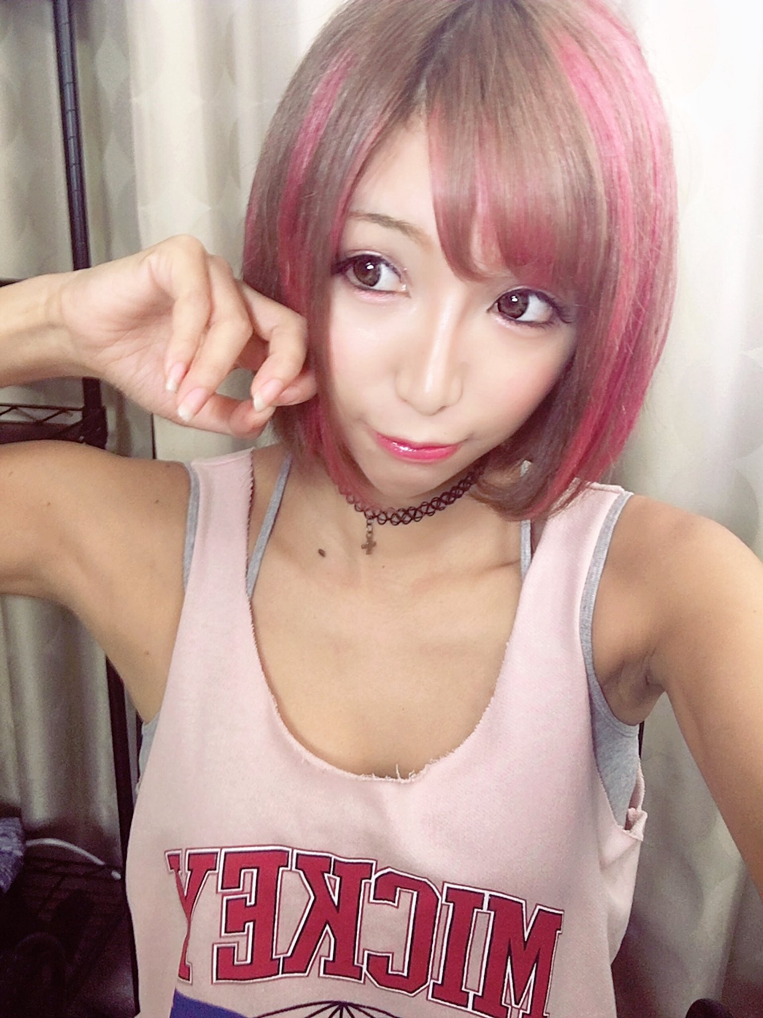 Twitter 上的 かえるちゃん ニューヘアー アッシュブラウンにピンクメッシュ のショートヘア 今回は少しくらいかな いいねと思ったらrt かえるちゃんアルバム T Co Pxunylpiti Twitter