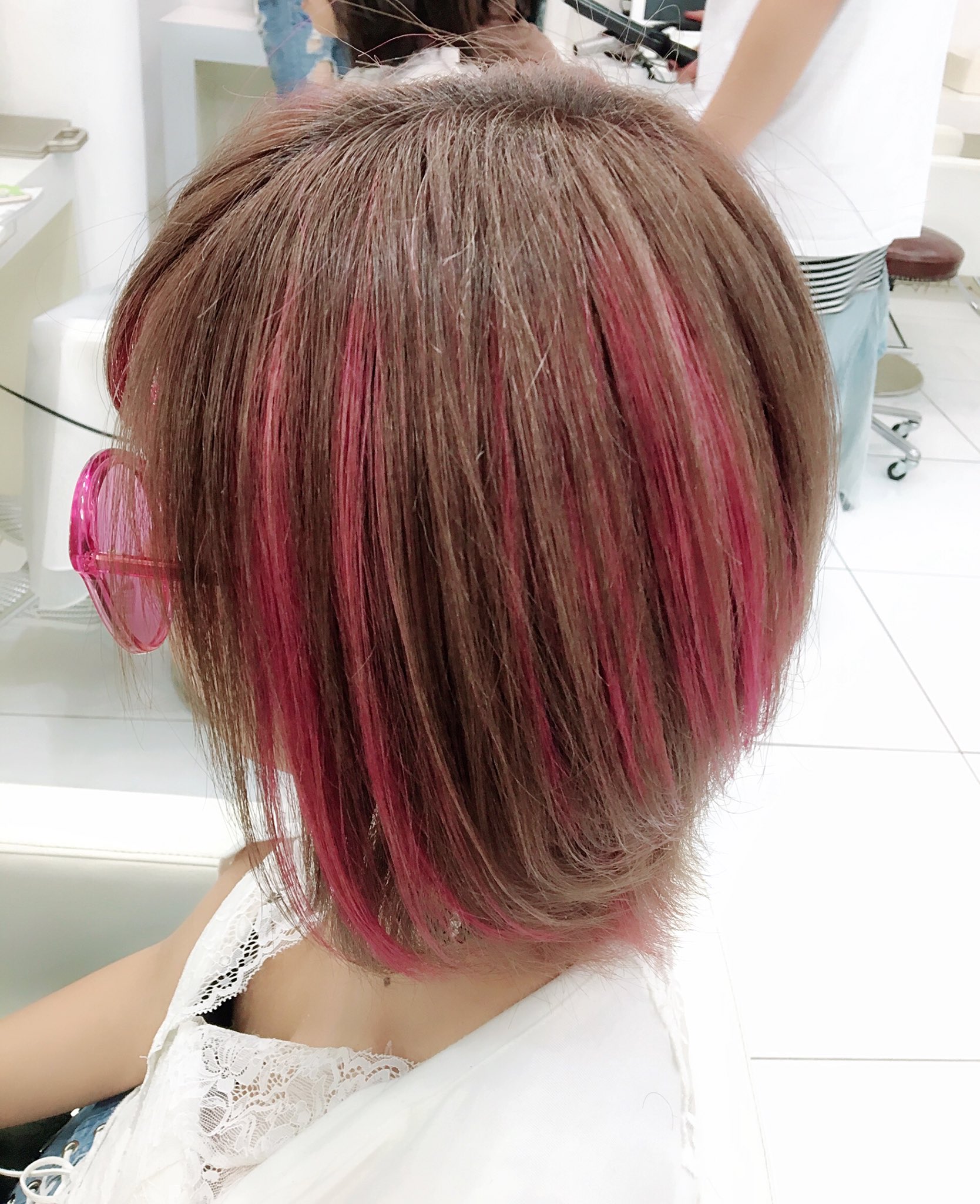 Twitter 上的 かえるちゃん ニューヘアー アッシュブラウンにピンクメッシュ のショートヘア 今回は少しくらいかな いいねと思ったらrt かえるちゃんアルバム T Co Pxunylpiti Twitter