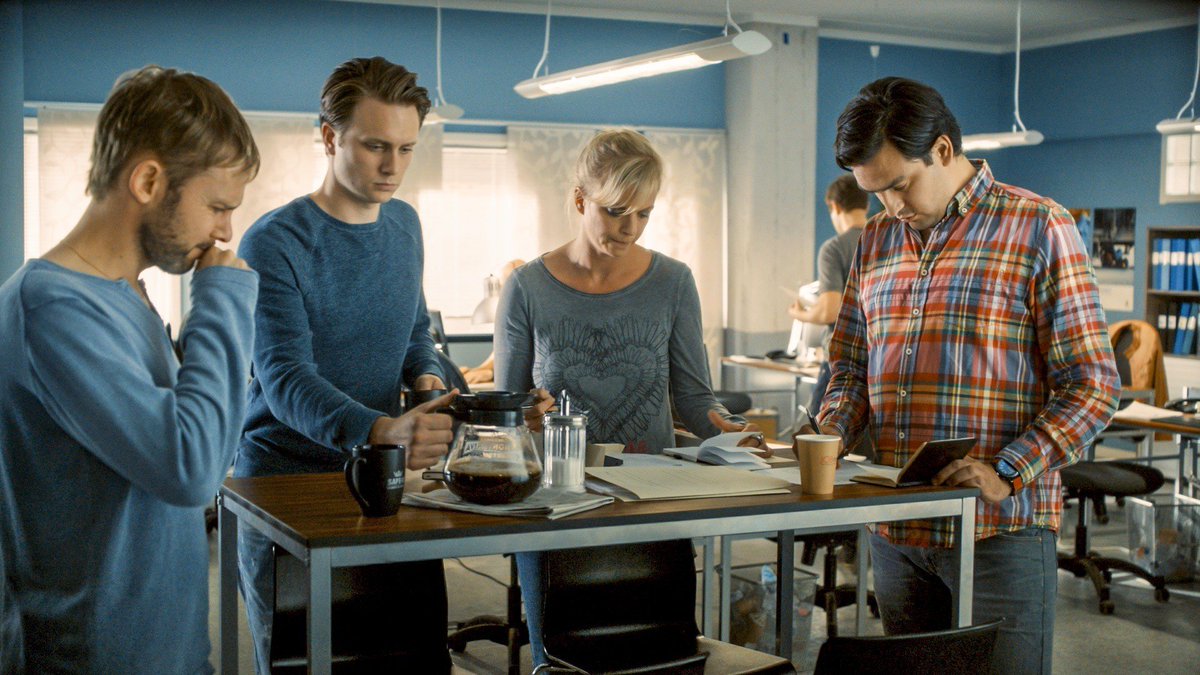 lowleelana's tweet image. @100CodeWGNA Well that was a depressing episode all around 😟 I loved the little workplace &apos;triangle&apos; that was going on and now feel guilty that I was Team Johnsson..... bye Andersson 😢 #100Code #100CodeWGNA @wgnamerica