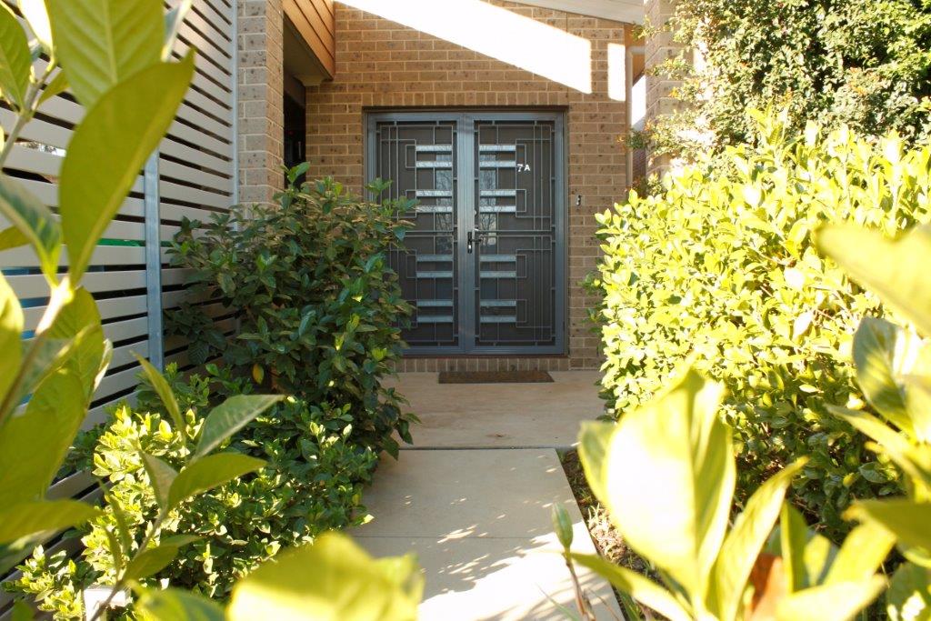 ExtonsRE's tweet image. EXPRESSIONS OF INTEREST ! 
3 🛌  2 🛁  2 🚗 
✅ Immaculate presentation + Modern design 
✅ Open plan living + Additional lounge 
✅ Fantastic outdoor alfresco area 
For more information contact our office on 03 5743 1400 or click here: ow.ly/GgIj50hSE1e