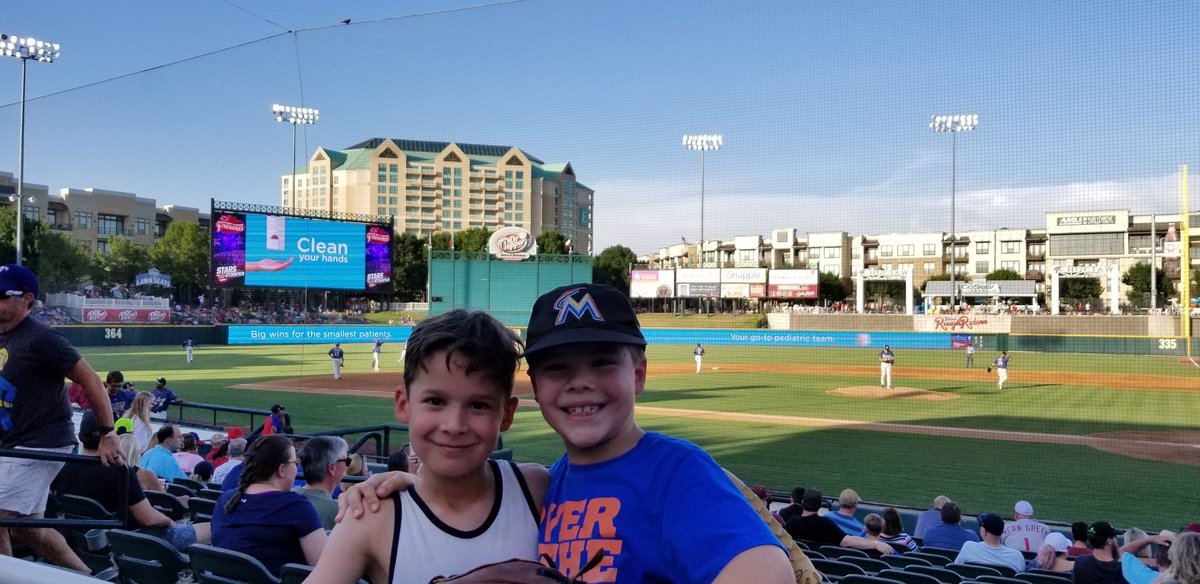 shiaval's tweet photo. @RidersBaseball ready for a win! https://t.co/9xVcmxtKBH