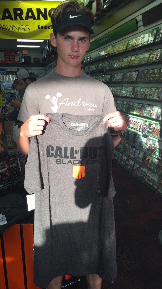 NiNjGaming's tweet image. Up and coming pro NiNj Hoyas (The Horkman) signing T-shirt’s for fans at the local GameStop! #WeLoveNiNj #ForTheKids #ProBound