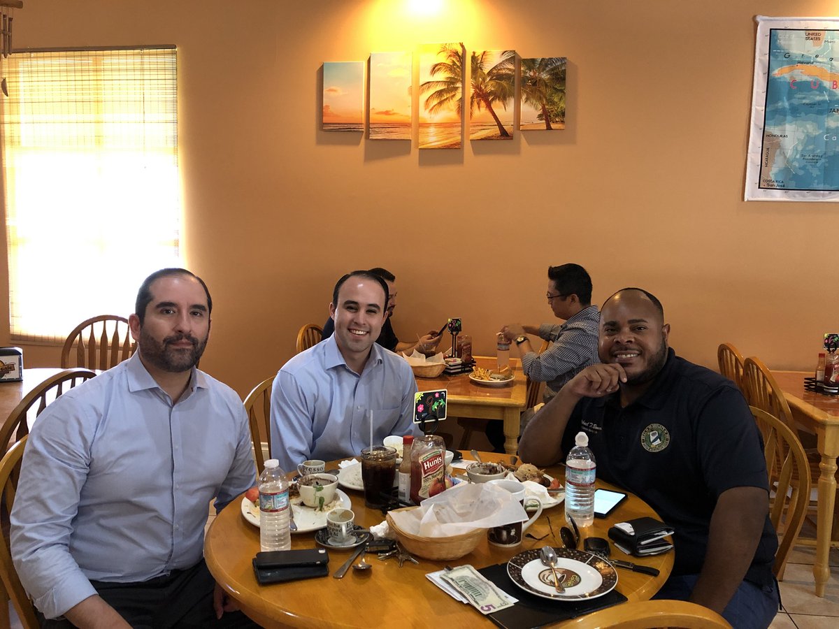 alexndominguez's tweet photo. Some of Bakersfield’s brightest political minds... and me😳
#Politicos #KernCounty #Bakersfield #GOP #Republicans #CubanCafe #GoodFood #BetterFriends https://t.co/NDhr3UHaHM