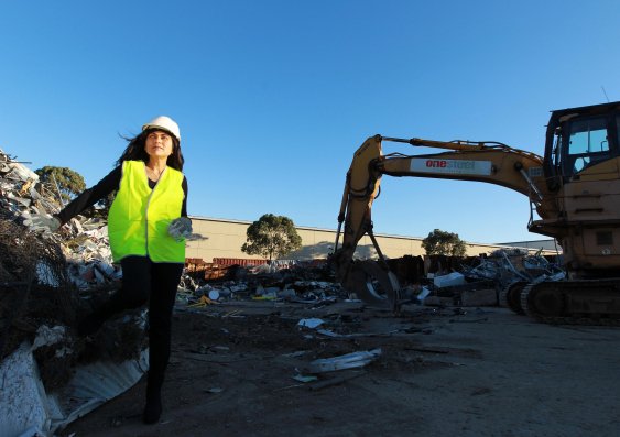 UNSWScience's tweet image. Burning materials that could be more productively reused elsewhere is not the way to go, @UNSW has told an ACT government review. @VeenaSahajwalla #WasteManagement #microfactory Read more: bit.ly/2KMmgg6