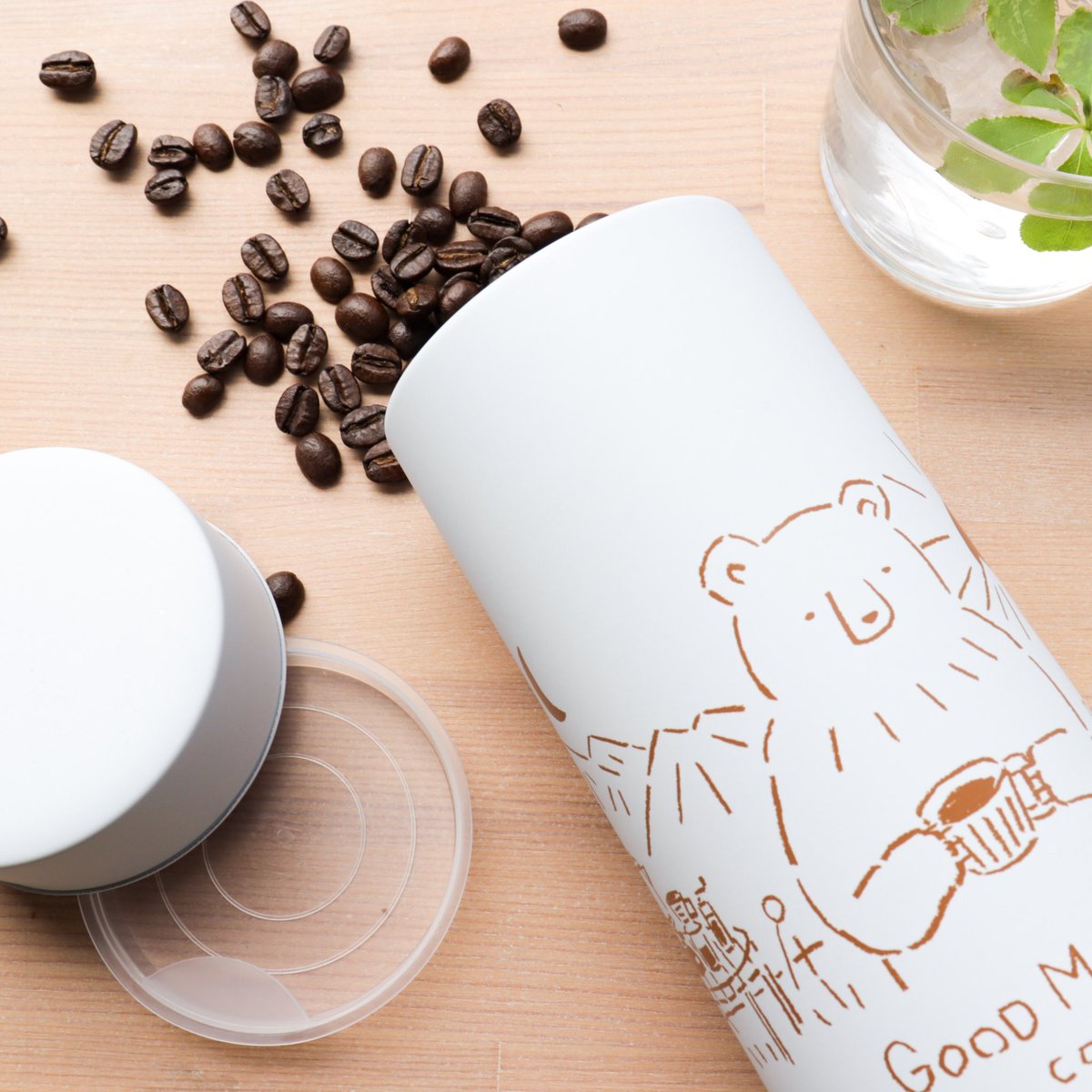 手紙社 Ar Twitter 手紙舎オンラインショップ 高旗さんの代表的なモチーフであるクマが コーヒーカップを前足で持つ愛らしい姿が描かれた缶を 再入荷しました コーヒー豆以外にも茶葉やペンケースなんていう使い方も また良しです 詳しくはこちらからhttps