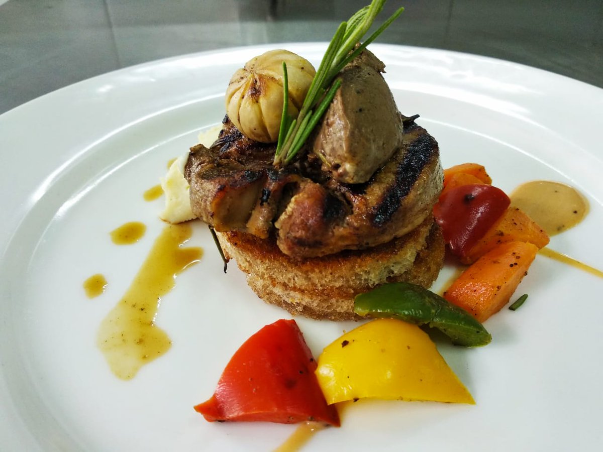IIHMFoodStudio's tweet photo. Tournedo Rossini with choron sauce/fillet mignon/minute steak/pepper steak with sauted vegetable and mashed potato.
@IIHMHOTELSCHOOL #Kolkata #students 3rdYr https://t.co/CDC66yELiy