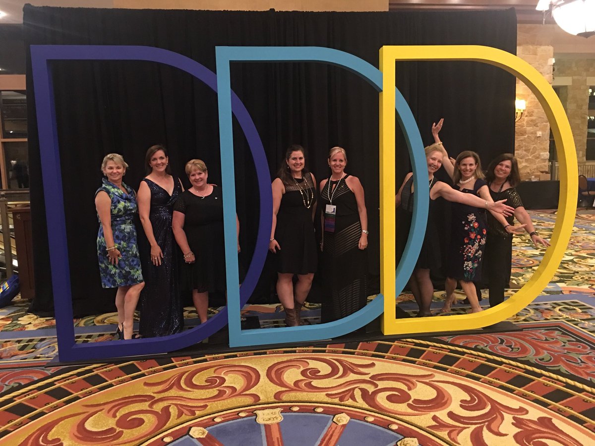 TriDeltaUT's tweet image. Theta Phi and Utah Alumnae represent #DDD2018