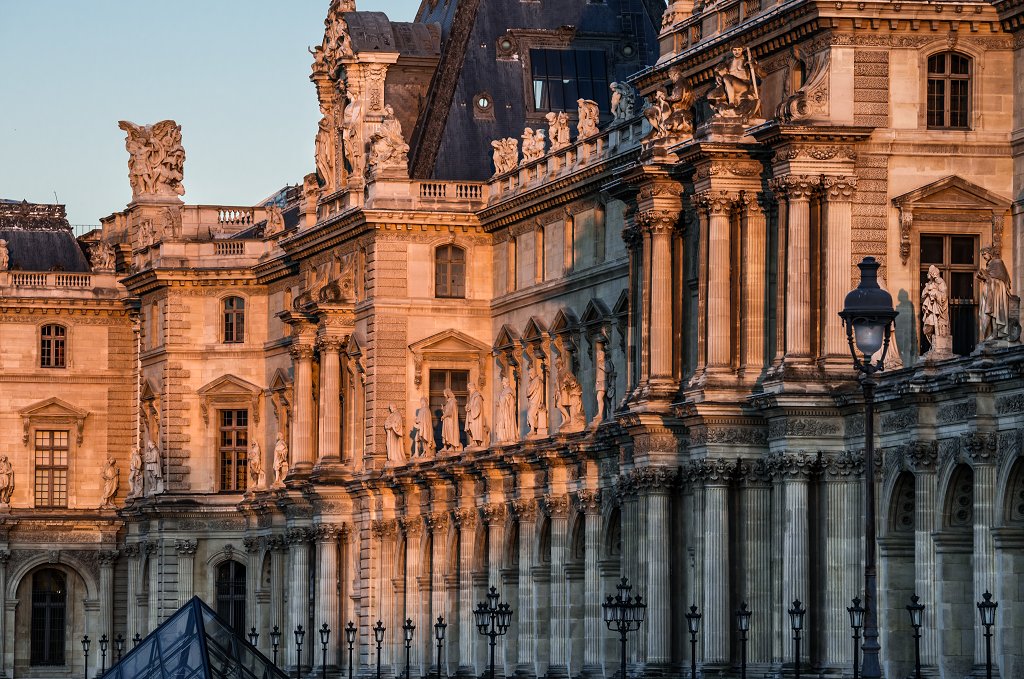 MuseeLouvre's tweet image. 📅 ✨ Enjoy the Louvre at night!
Every Wednesday, the museum is open until 9:45 p.m.
