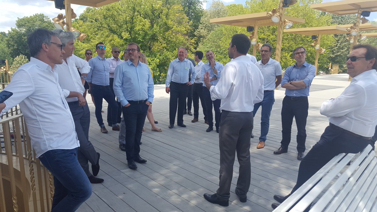 dcf_premier's tweet photo. Les #DCFPREMIER et @dcf_one se sont donnés rendez-vous le 3 juillet à l'hippodrome de #Longchamps pour leur #séminaire annuel. Objectif : coconstruire l'année à venir pour bâtir ensemble l'#économie de demain. Une journée riche en échanges et sous le soleil ! https://t.co/WkbfBjjA9m