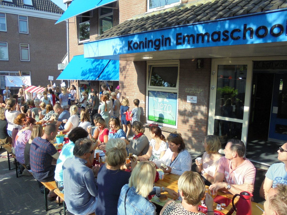 De hulpouders van de Emma worden in het zonnetje gezet met het Emmaouderpowerontbijt, met entertainment.