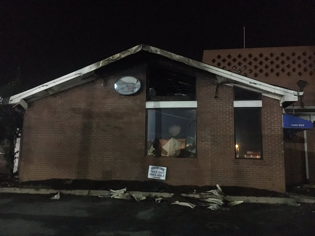 GinaWSOC9's tweet photo. BREAKING: A fire at a popular Moorsesville restaurant is under investigation. Join us at 5AM for a live update. @wsoctv #WakeUpWith9 https://t.co/moVLcBNCtI
