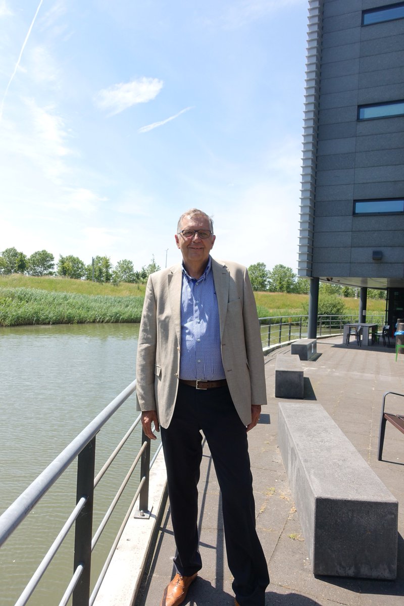 Vandaag, woensdag 4 juli, neemt Ton Flink na 42 jaar afscheid van ROC West-Brabant. Op onze site een terugblik samen met deze bevlogen onderwijsman.  Ton bedankt voor al jouw inspanningen op vele vlakken en niveaus! rocwb.nl/nieuws/2880/af…