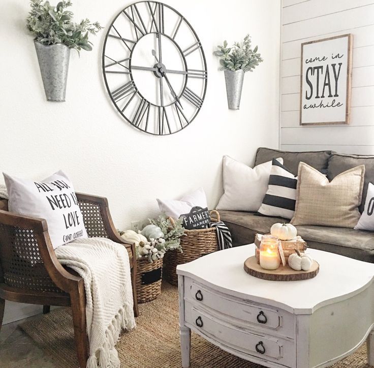 beau_decor's tweet image. Gorgeous shabby chic living room inspo featuring our distressed metal wall clock 😍 &amp;gt;&amp;gt; bit.ly/2tQwcvI