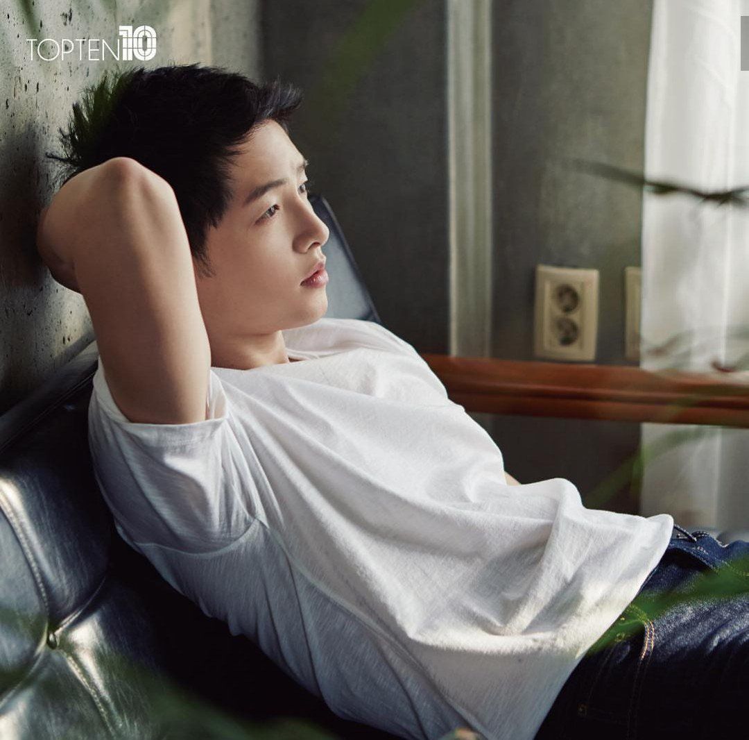 SongJoongKi_SG's tweet photo. [ANNOUNCEMENT] <2018 Song Joong Ki Fanmeeting on 1st September 2018>
.
💓
To Ki Ailes, how is everyone doing?
Due to the incoming rainy season, the weather has been very hot, everyone's mood has been greatly affected, isn't it?
We will be bringing good news to everyone now. 
💓 https://t.co/0OvvBJ0XwO