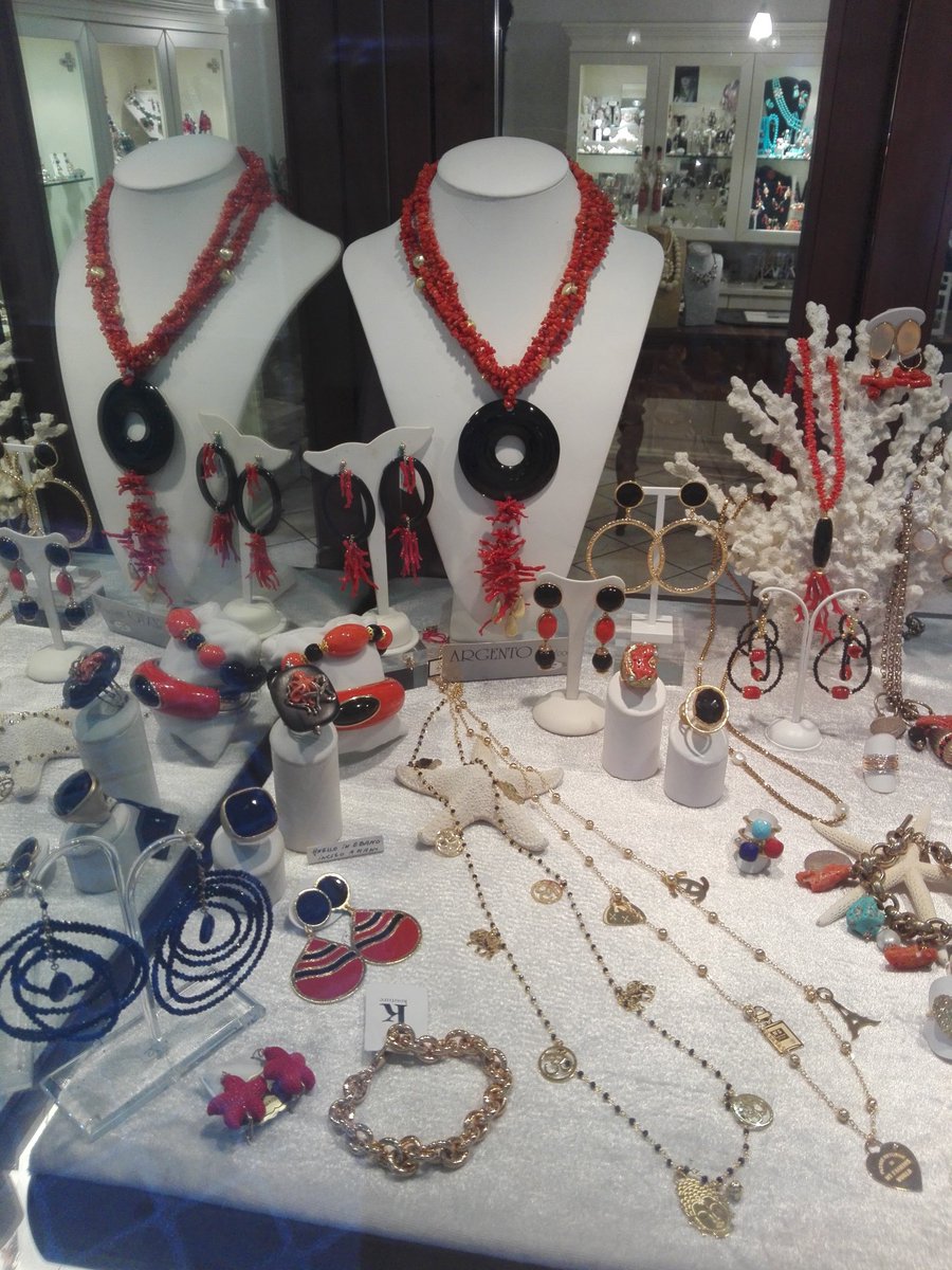LeGioie1's tweet photo. Passione corallo!
#Bijoux #Accessori #Estate #Corallo #Coral #Accessory #Red #Mare #Turchese #Moda #Fashion #Ancona #ViaLata #Marche #Vetrina #Nuovavetrina #Gioielliestivi #Summer https://t.co/fszKeuTnw3