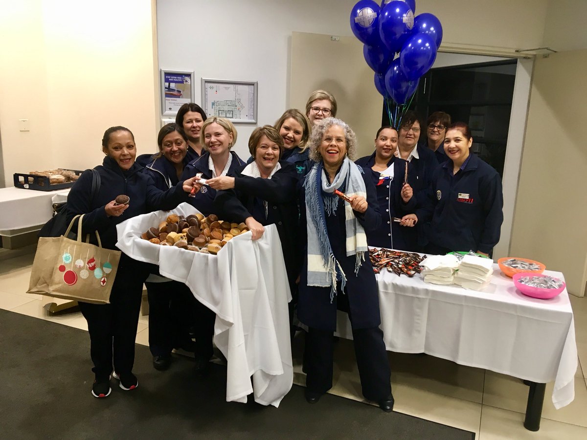mornekielblock's tweet photo. Saying thank you 🙏🏻 to N1 City staff for #PatientCare @idpharmd @Rileen6 @@inspired2leadQH @AnchenLaubscher @tarautenbach @nirasha588 @mtoubkin  Muffin &amp; Hot Chocolate on a cold morning! @jonnybroomberg https://t.co/RY8pf6neuJ