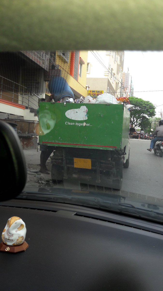 ShubhraHyd's tweet photo. Dear @GHMCOnline &amp; @KTRTRS sir, here is the reality in #Hyderabad. None of the #SwachhAutowals seem to segregate dry from wet! Can you please fix this before spending money on awareness campaigns? 

cc. @CommissionrGHMC @arvindkumar_ias @zcwz_ghmc @musharraf_ias @mirchishezzi https://t.co/C9ddPLAVZH