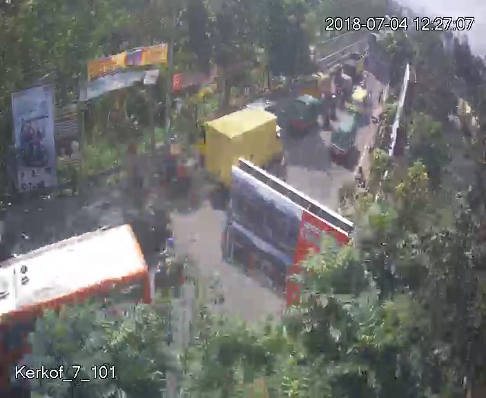 12.25 WIB Jl. Bunderan Leuwi Gajah Arulin Terpantau Cukup Padat