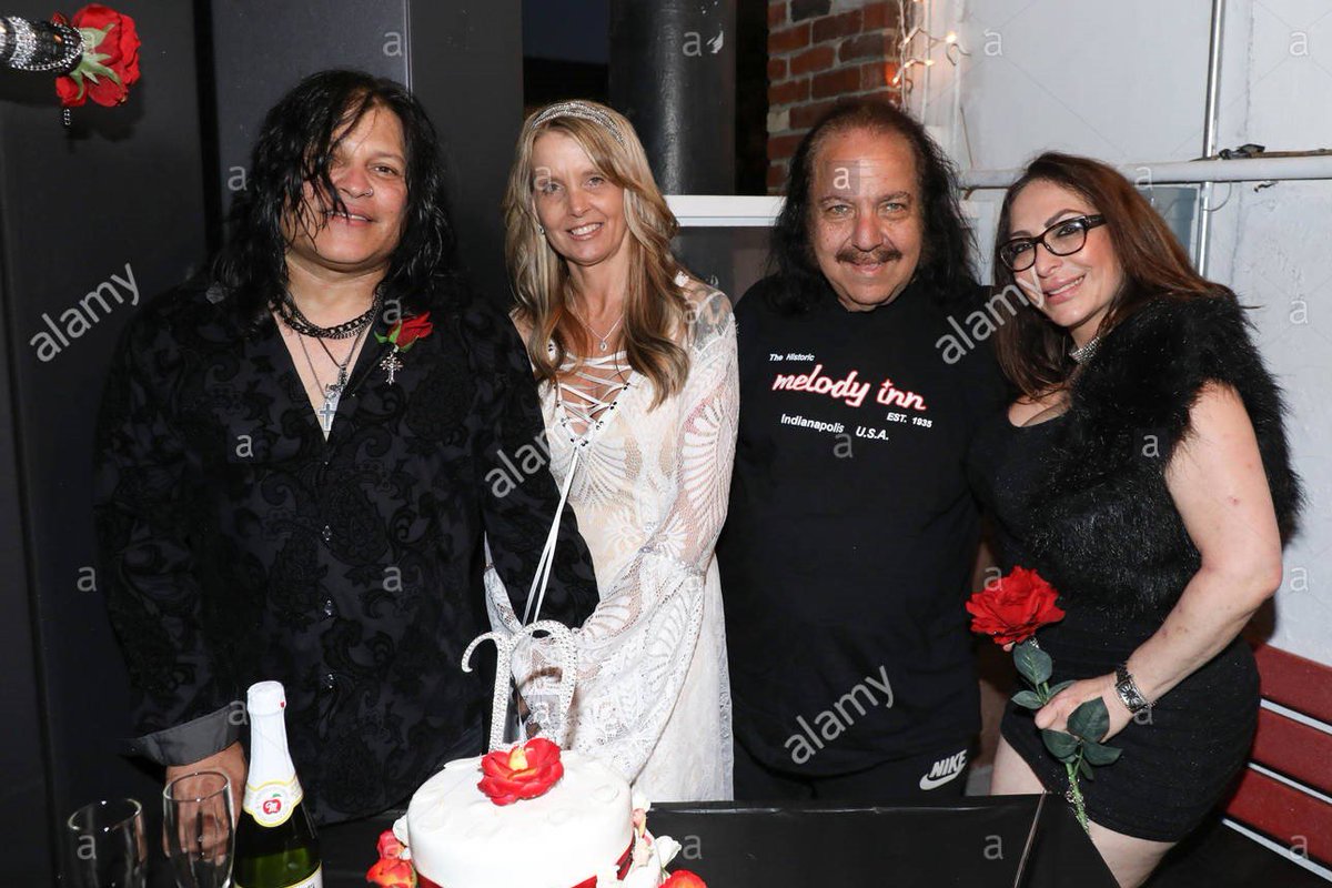 YMAssociates's tweet photo. Alamy Celebrity Photos Covers Joey &amp; Linda Durant Rock &amp; Roll Celebration Wedding at the famous RAINBOW BAR AND GRILL on Saturday, June 30,2018.
See all photos: https://t.co/W5Yygbgv7e

#Six Gun SalDummer - #SixGunSal #Wedding #JoeyDurant #RainbowBar #Celebration https://t.co/btOhU3sbDY