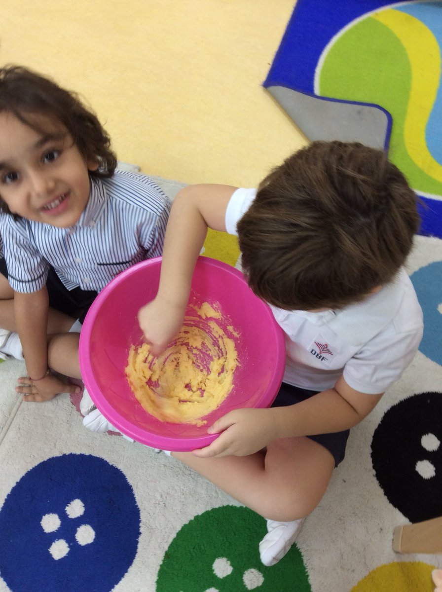 DBFFS1Turquoise's tweet photo. Baking cakes and cleaning up!!
#dbfinspired @DubaiBritish_FS https://t.co/PU5CWYUanp