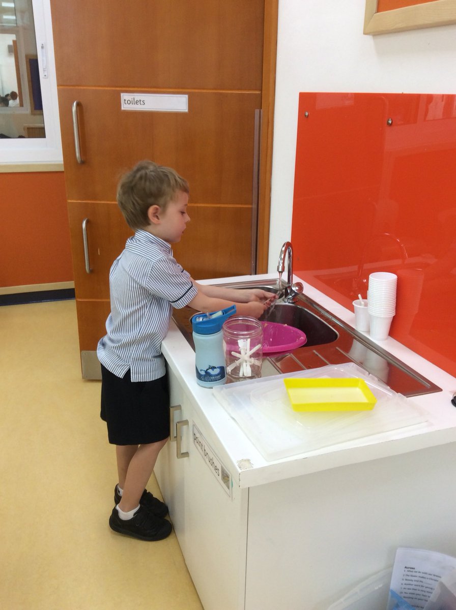 DBFFS1Turquoise's tweet photo. Baking cakes and cleaning up!!
#dbfinspired @DubaiBritish_FS https://t.co/PU5CWYUanp