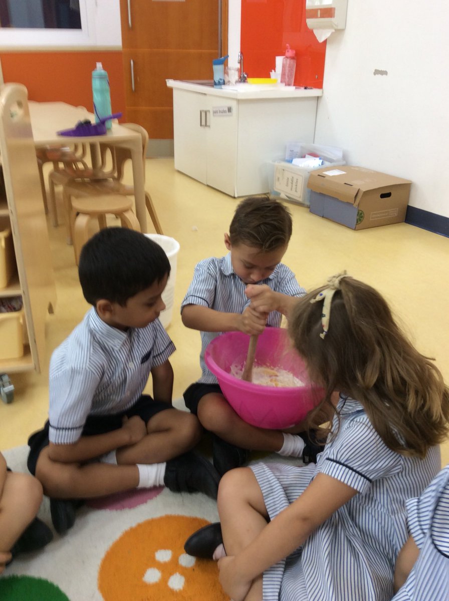 DBFFS1Turquoise's tweet photo. Baking cakes and cleaning up!!
#dbfinspired @DubaiBritish_FS https://t.co/PU5CWYUanp