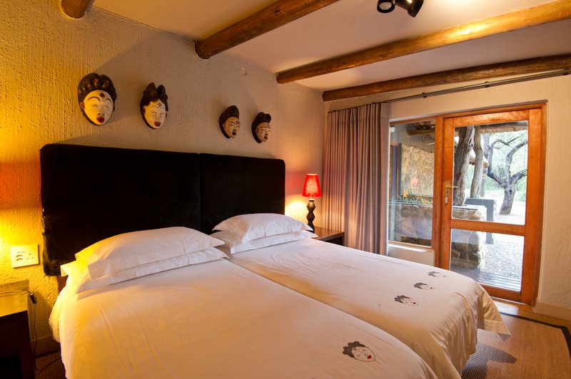 IndlovuL's tweet photo. Our #Kambaku #Villa is the perfect #holiday for #largegroups! 
It sleeps eight in four interleading rooms. One double and three twin rooms with a private #deck and #boma. #IndlovuRiverLodge #KrugerPark

Book now: https://t.co/XU9M87MjxC https://t.co/QUpY88bmA1
