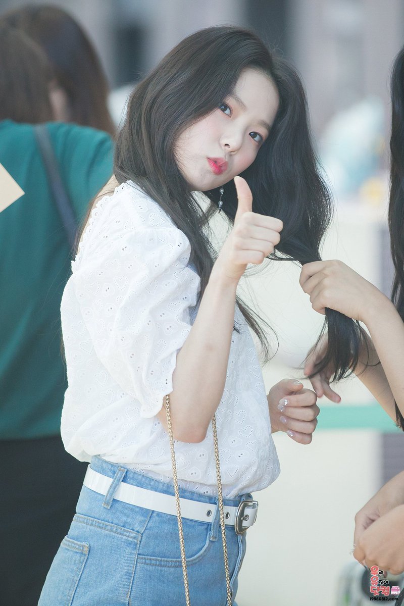 19960812_com's tweet photo. 180704 인천공항 #CLC #유진(@CUBECLC) #최유진 https://t.co/HabJmSwi5X https://t.co/AF0LH6Zv0b