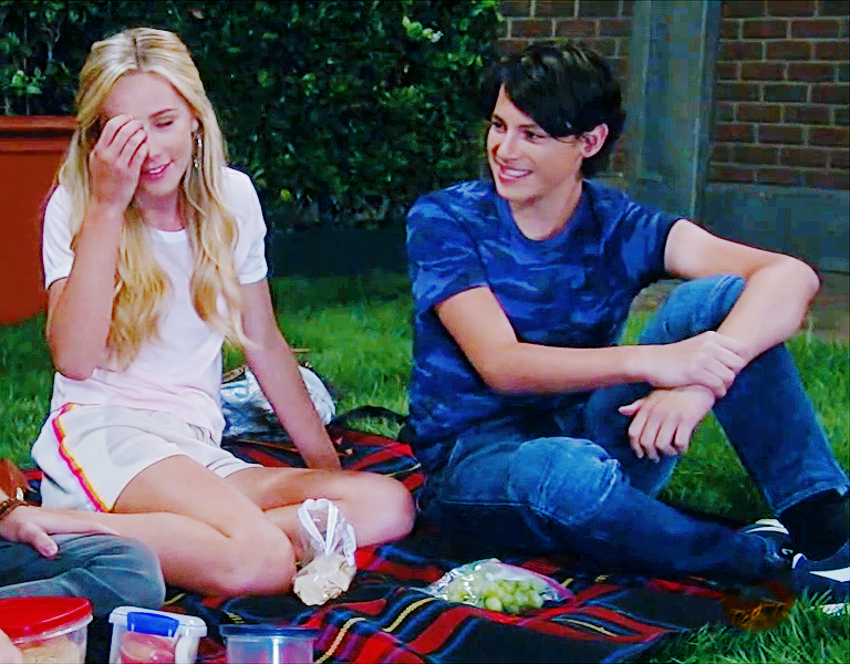 StarryLilac's tweet photo. Cute! #Jam #Jameron 💖💙 #GH https://t.co/zXz8uc1ZDu