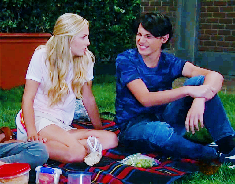 StarryLilac's tweet photo. Cute! #Jam #Jameron 💖💙 #GH https://t.co/zXz8uc1ZDu