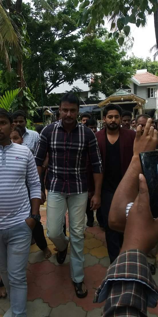 zFqTCgcmPlzI9vD's tweet photo. #happy #birthday #praju #anna
#all the best in #jantale #man https://t.co/kvOJhvdlPj