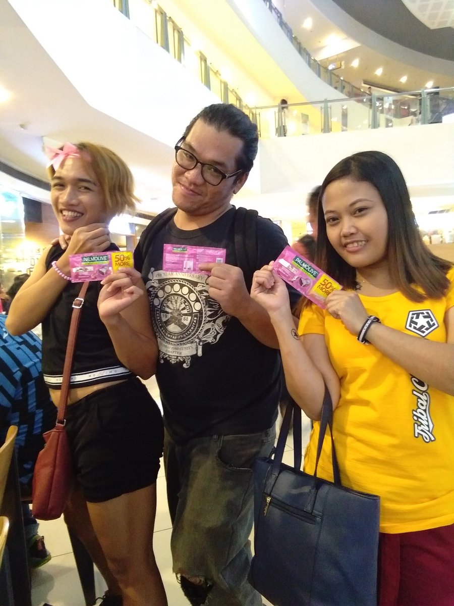 glendz_agasi's tweet photo. Shakira with kissables :) @shakirabutalid 
@CP_News 

#PalmoliveGoodVibes
@delavinkisses https://t.co/mrULG50fs7