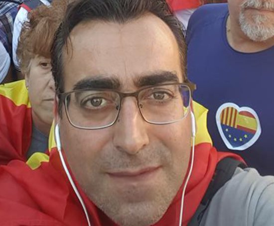 Lo que pasa en Catalunya, <a href="/InesArrimadas/">Inés Arrimadas</a>, es que individuos como este, <a href="/NogueraMartinez/">Tony Noguera Martíne</a>, agreden a gente pacífica. Curiosamente es simpatizante vuestro. Curiosamente. Como siempre.