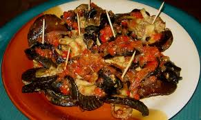 FynamicsH's tweet photo. We know most Nigerians have this plate at home, but not all have had peppered snails in it.🤗
At our hub, we offer varieties of local delicacies. Stay tuned for more info on our products and services.
#WednesdayWisdom #Nigerians #Food #pepperedsnail #googlepix #qualityfirst https://t.co/QJzQYNXrnJ