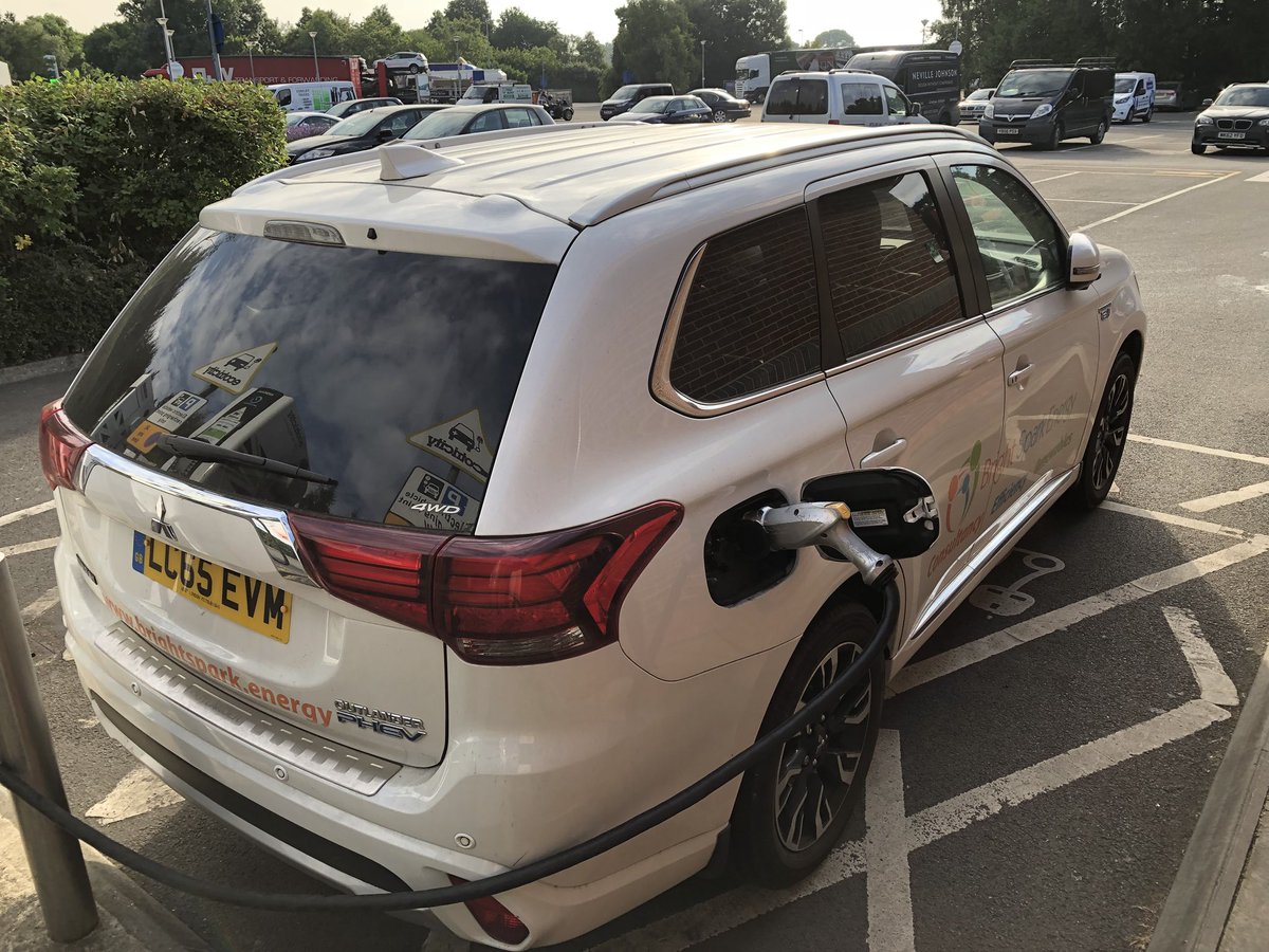 BrightSparkEn's tweet photo. 93% of @Mark1Stevenson ‘s journey to  #offgrid #solar and #led install at @SteyningDScheme was completed on #battery alone using our office #carcharger and @ecotricity pump #solarpowered #phev #ev @MitsubishiUK @FullyChargedShw https://t.co/zR9bF6M1cK