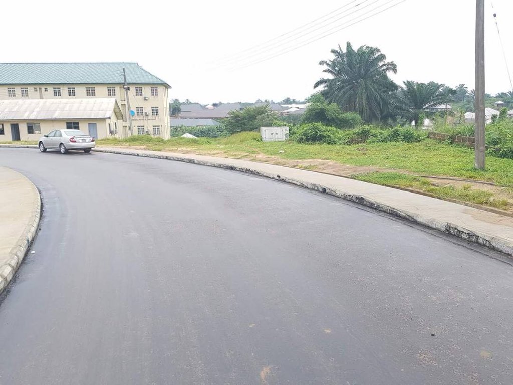 KateUsen's tweet photo. Governor Udom Emmanuel has fixed the internal roads within the Akwa Ibom State University, Obio Akpa Campus, Oruk Anam LGA and its environs. 

Job done by JP Sigma Ltd, the same contractors now mobilizing to start the Abak 10 road. 

Any word for #UdomThePerformingGovernor ? https://t.co/BYSjFMfmwY