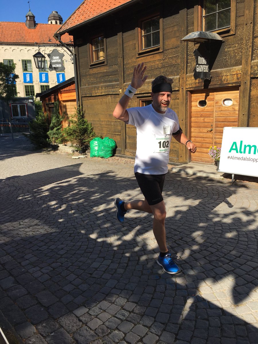 Jag kom också i mål. Om än inte lika snabbt som <a href="/FaagerAnnika/">Annika Faager</a> #Almedalsloppet #IfousAlmedalen