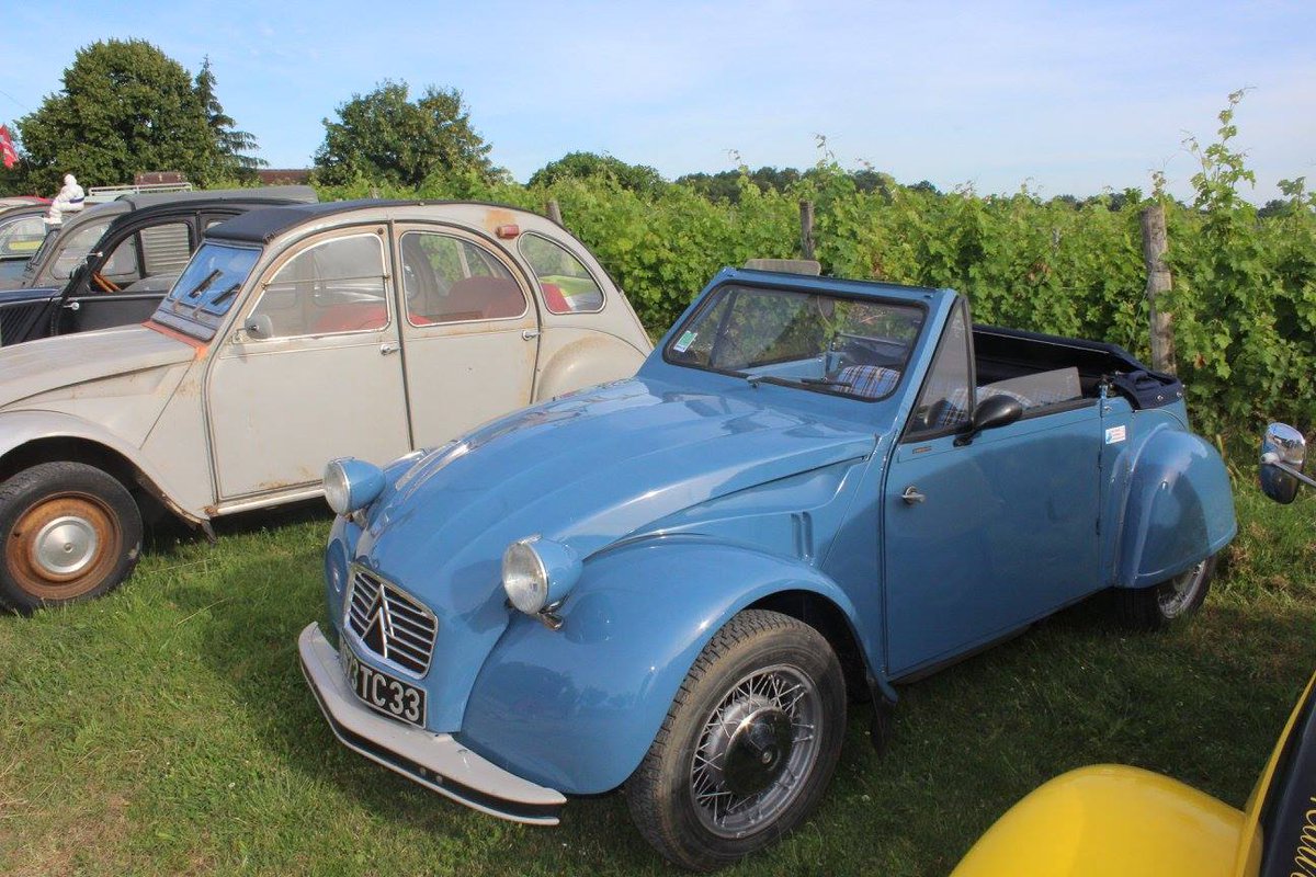 2CV_MEHARI_CLUB's tweet photo. 5ème rassemblement de #2CV et vieilles #Citroën organisé par le club "Entre 2 Deuches" 😁

Plus de 80 véhicules se sont rassemblés à #Semens pour passer une journée entre passionnés 😉 https://t.co/6qRYchVCvI