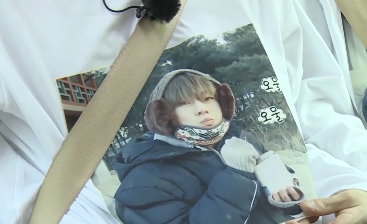 ineedseoks's tweet photo. awww jin and yoongi left tae’s face alone on their meme shirts while the others...lmao https://t.co/HxDNyXenIL