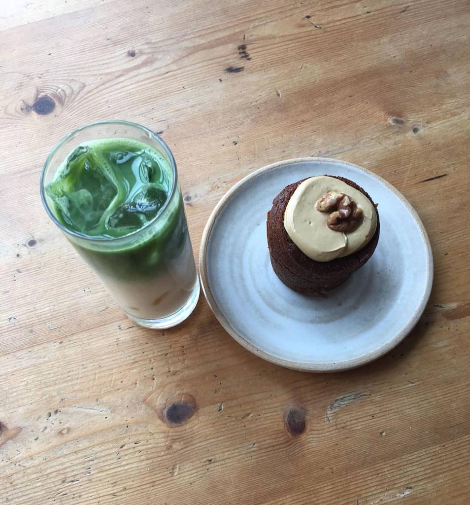 TheGBswhatwhat's tweet photo. Iced Matcha &amp; a cheeky little cake... No better way to get yourself through Wednesday morning!
#vegan #veganlife 
.
.
#chilled #iceicebaby #somethingchilled #caffeine #londonbridge #borough #se1 #chillout #thecoffeehouse #bestinborough #instacoffee #everybodylovesthesunshine https://t.co/w6SRP76hYg