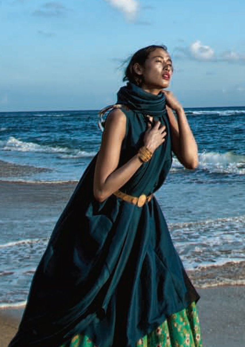 SuhaniPittie's tweet photo. A treat to your eyes!
Fashionscapes featuring #SuhaniPittie jewels to match the breathtaking views.
#HarpersBazaar #BazaarBride #throwbacklane #throwback #editorialfashion #magazines #editorial #styling #fashion #designerjewellery #handcrafted #jewellery https://t.co/fVBTZjkHqT