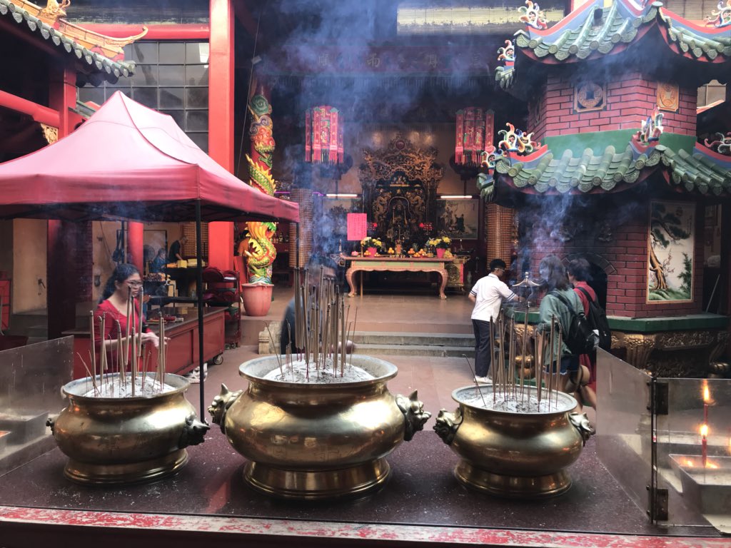 SapperJ's tweet photo. What an amazing city #qualalumpa is. lesson of the day, I do not like fish pedicures. Also Made a trip to the god of war shrine. possibly my favourite god of all, unless there is a god of takeaway food and extended leave. Mistake were made, Faces pulled and prayers said. #24cdo https://t.co/bzsZj4Su4k