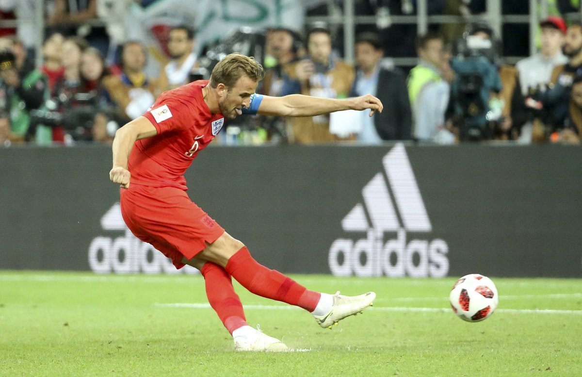 UEFAEURO's tweet photo. 🏴󠁧󠁢󠁥󠁮󠁧󠁿 Harry Kane at the #WorldCup

🎯 Shots on target 6⃣
⚽️ Goals scored 6⃣ https://t.co/XE8Q9iDEIG
