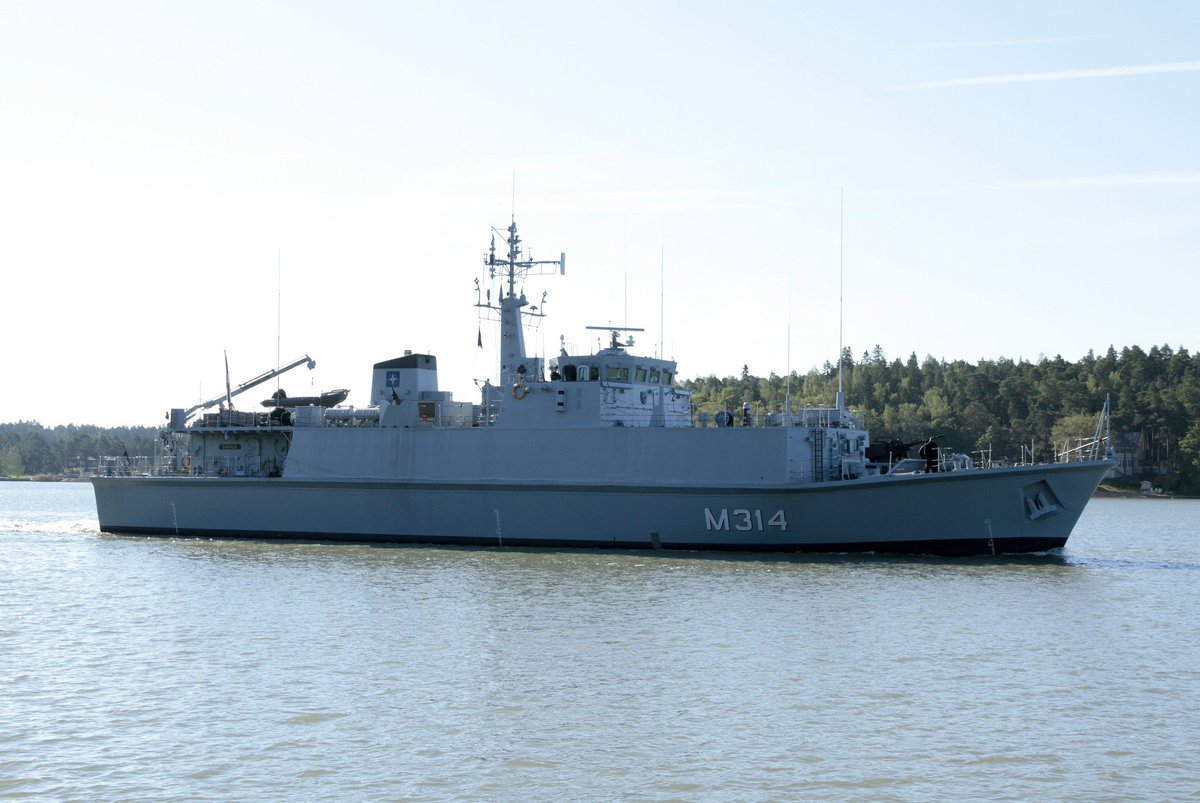 balt_security's tweet photo. Estonian Navy 🇪🇪 Sandown-class minehunters #EMLAdmiralCowan (M313), #EMLSakala (M314), and #EMLUgandi (M315) to be modernized for EUR 30 mln. Modernization plan aims to improve mine clearance and marine surveillance capacities.
👉https://t.co/iPgMVQYGAD https://t.co/3vo6xJ77yS