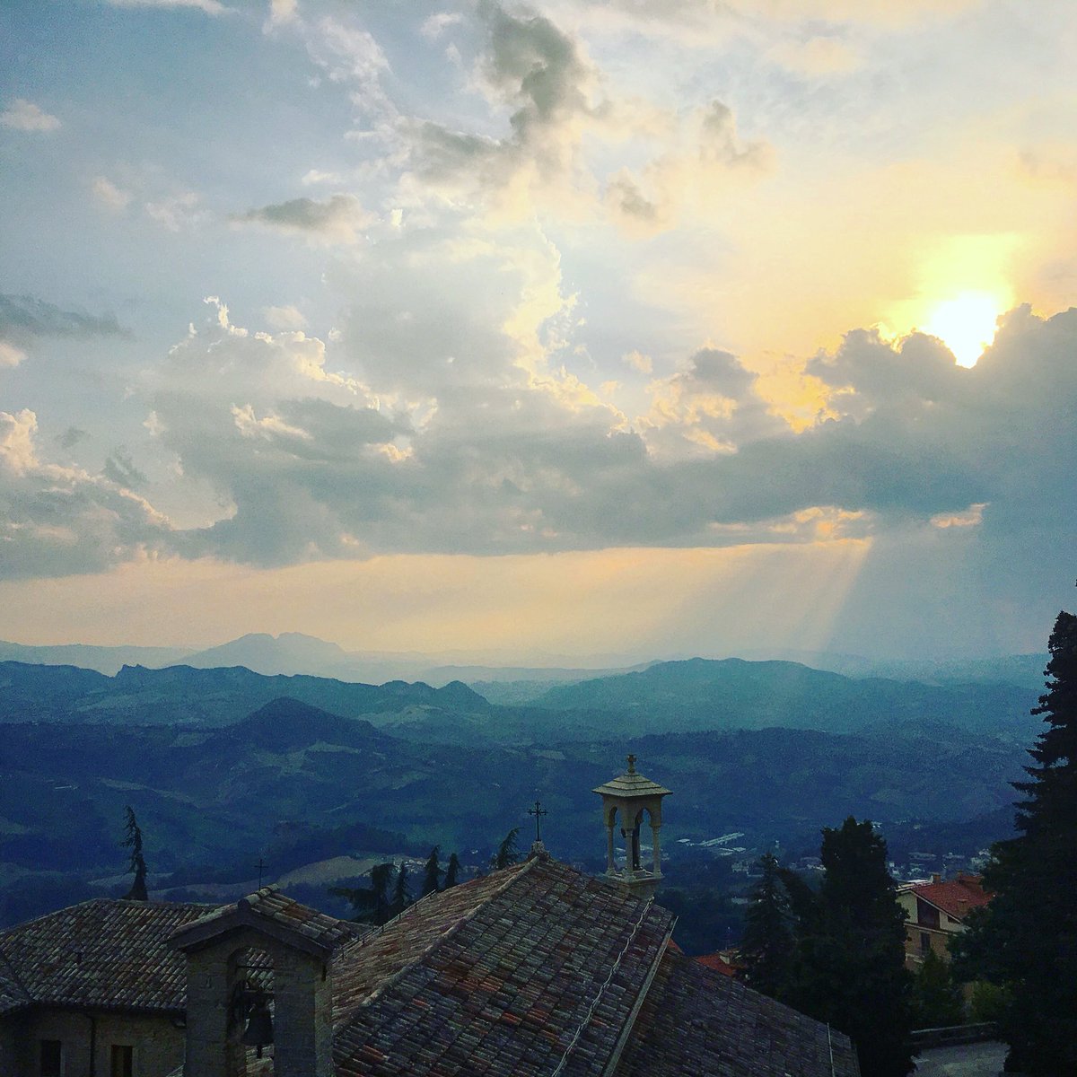 woodhousetv's tweet photo. We are in beautiful San Marino today filming with artisan paint manufactures Colorifico Sammarese and @NeptSoft #casestudyvideo #feamledirectors https://t.co/0cCXkfuj7X