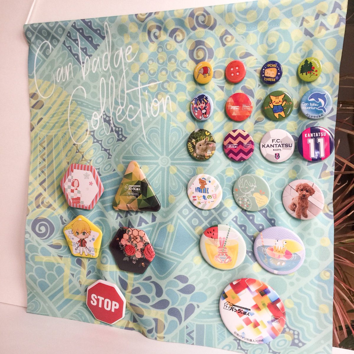 缶バッジの達人 公式 秋の缶まつり開催中 No Twitter 缶バッジの飾り方ご紹介 缶バッジタペストリー オリジナルミニタペストリーに 缶バッジを付けて 壁にディスプレイできます 気になった方はぜひお問い合わせください T Co Kj6ij1i0py 缶