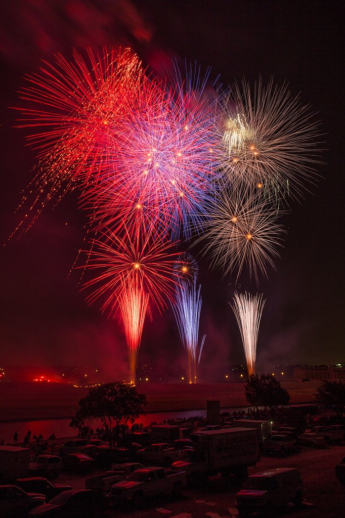 VisitFortWorth's tweet photo. Happy #IndependenceDay, y'all! 🎆 https://t.co/u23Q6DgVNJ