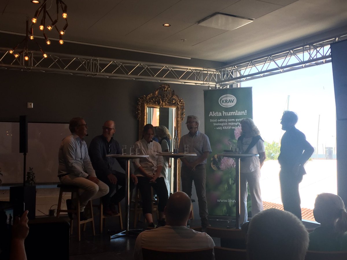 Med solen utanför fönstren är vi nu igång med KRAVs seminarium om #ekologiskt i skolköken. Är 60% eko en utopi?