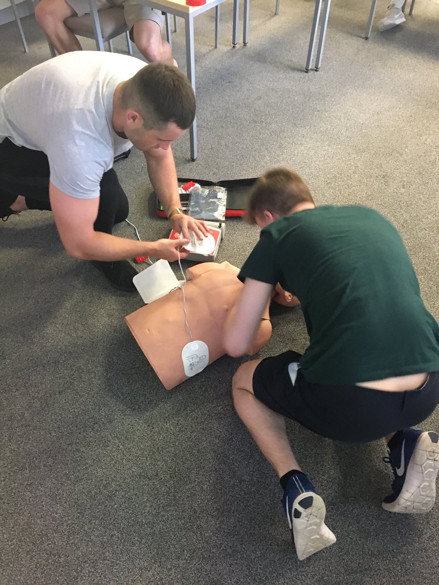 DAVET0NGE's tweet photo. Day Three @CardiffMetNPLQ course @CMetSport The #students are using the AED &amp; learning the Chain of Survival ❤️ @ChickClaudi @Tiim_Parker @gracemartinnn @LouisJamesFord @scottdeweymarn @Joe_Worth  #Team 💪🏻💪🏻💪🏻 @WelshHearts 🙌🏻 https://t.co/YhkChZO09X