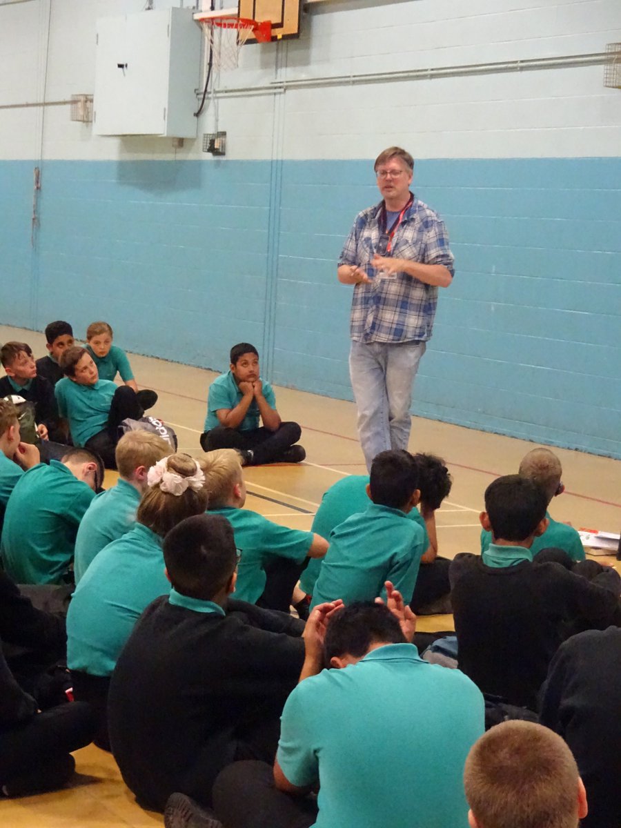 RoydsDiversity's tweet photo. Great to have author @paulmagrs come and talk to young people as part of Diversity Week - great stories about Mars and David Bowie #SchoolDiversityWeek @JustLikeUsUK https://t.co/YpeMtKmduJ